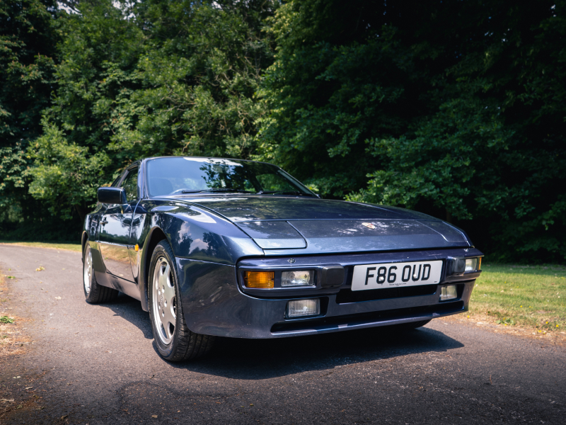 Porsche 944S